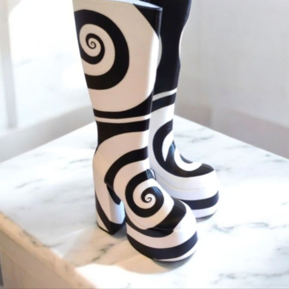 Current Mood Swirl Applique Platform Boots - Picture 2 of 11